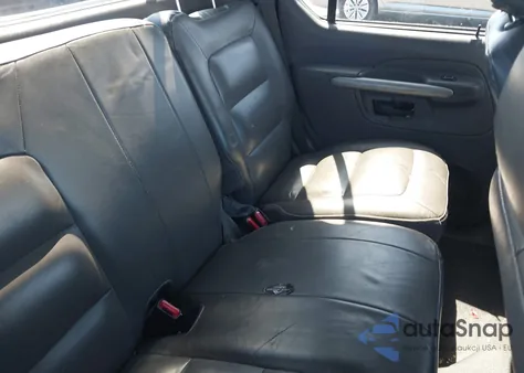 2001 Ford Explorer Sport Trac z USA, uszkodzony, nr VIN 1FMZU67E81UC23005